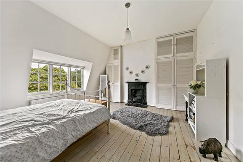 4 Lawn Crescent, Richmond, TW9 3NR
