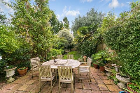4 Lawn Crescent, Richmond, TW9 3NR