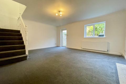 2 bedroom mews to rent, Southport PR9