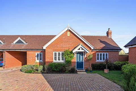 2 bedroom detached bungalow for sale, Somerset Gardens, Lawford Green