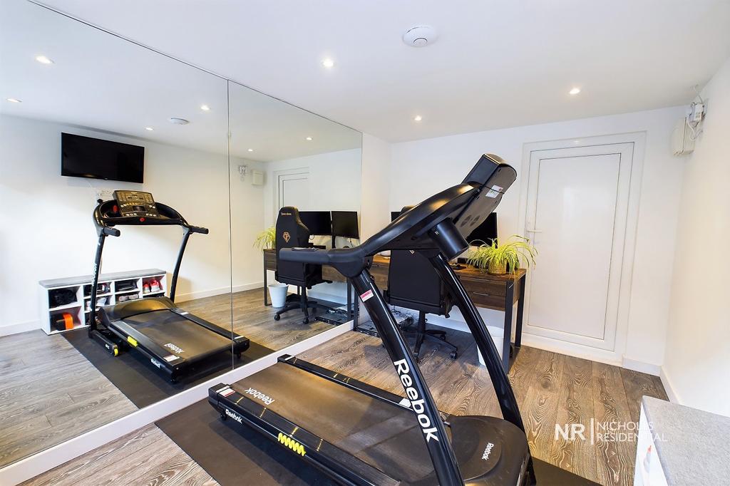 Garage/Gym