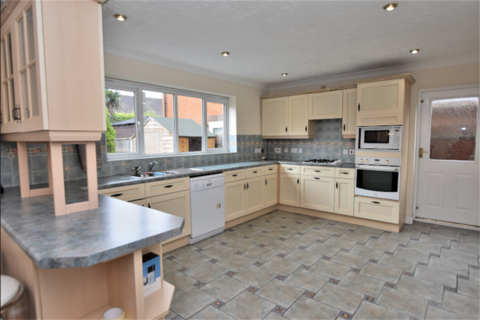 4 bedroom detached house to rent, Argil Close, Wolverhampton