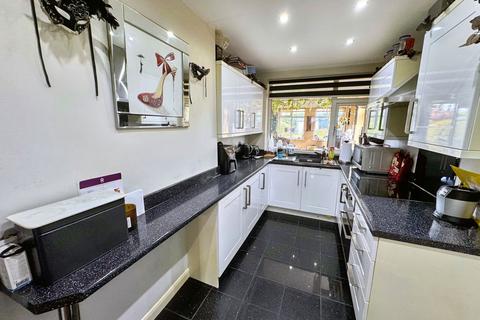 4 bedroom semi-detached house for sale, Sunnyfield Road, Prestwich, M25