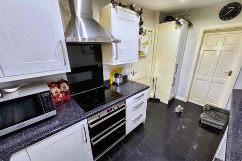 4 bedroom semi-detached house for sale, Sunnyfield Road, Prestwich, M25