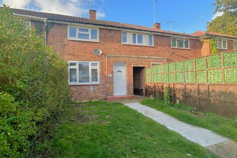 2 bedroom terraced house to rent, Lockwood Path, Woking GU21