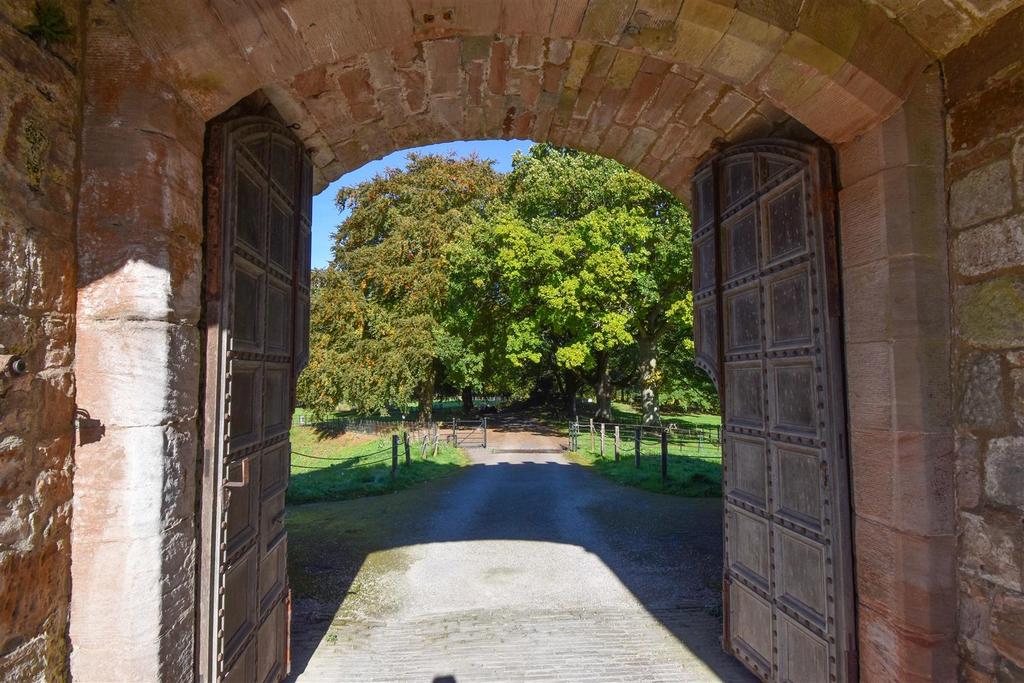 Appleby Castle Gates b.jpg