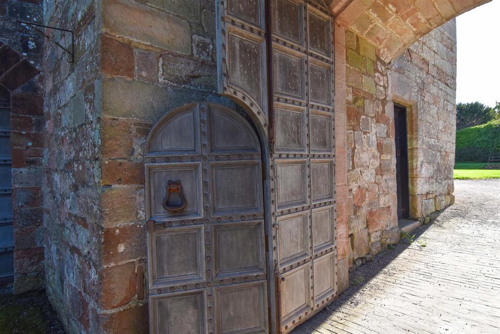 Appleby Castle Gates.jpg