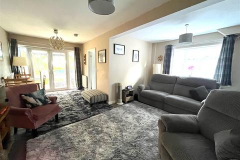 17 Heather Close, Brereton, Rugeley, WS15 1BB