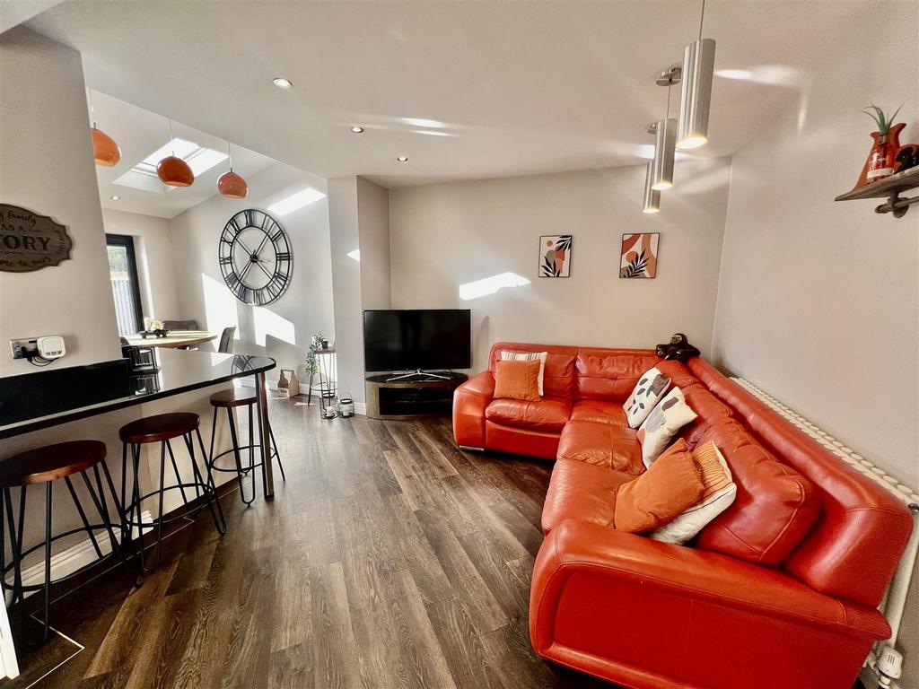 Kitchen/diner/living space