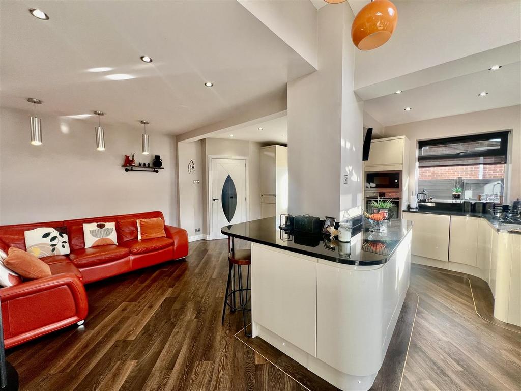 Kitchen/diner/living space