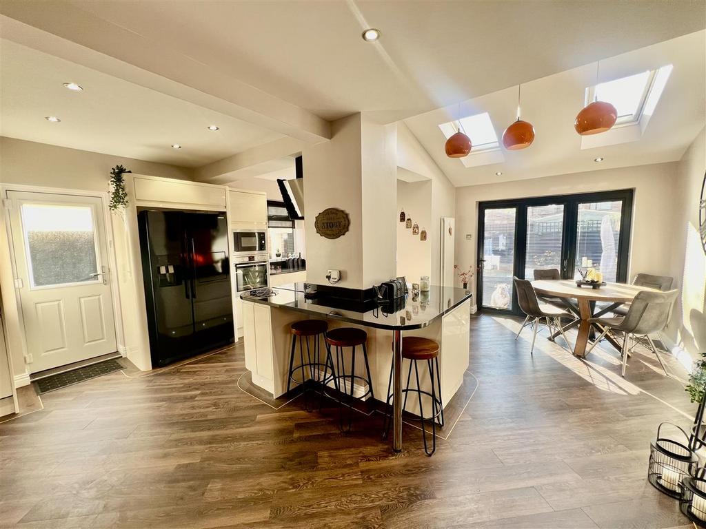Kitchen/diner/living space