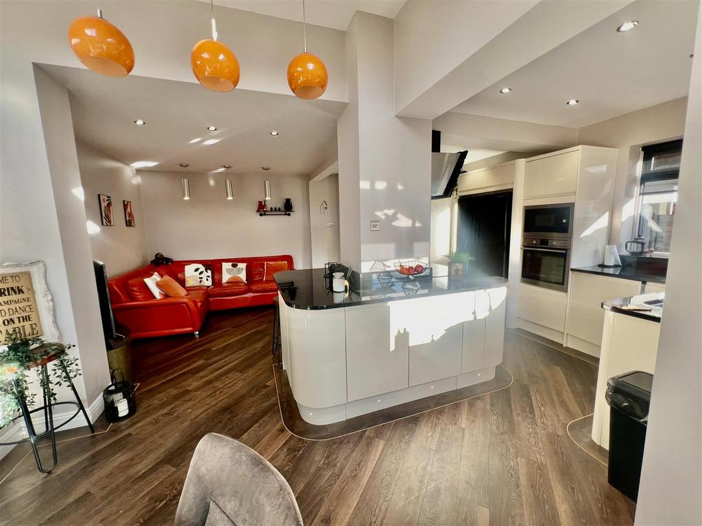 Kitchen/diner/living space