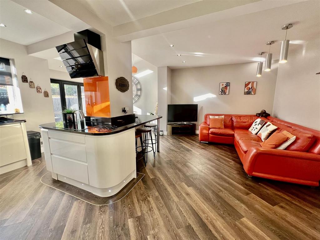 Kitchen/diner/living space