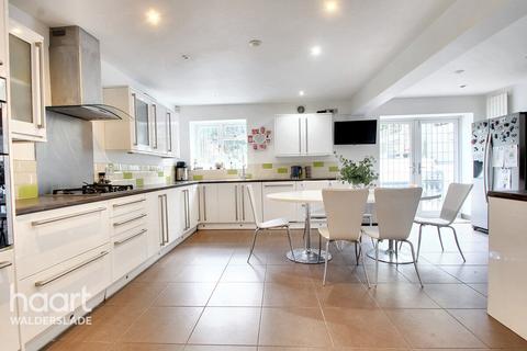 5 bedroom detached house for sale, Chestnut Avenue, Chatham