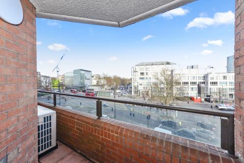 3 bedroom apartment to rent, Cresta House, Finchley Road, London, NW3