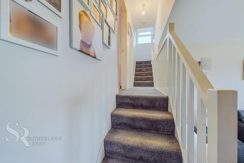 6 Combs Close, New Mills, High Peak, SK22 3ED