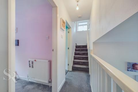 6 Combs Close, New Mills, High Peak, SK22 3ED