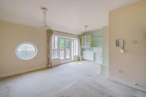 1 bedroom penthouse for sale, Oxford Road, Ealing