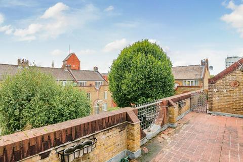 1 bedroom penthouse for sale, Oxford Road, Ealing