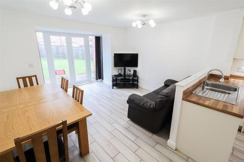 4 bedroom detached house to rent, Canal View, Coventry CV1