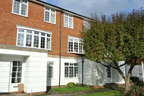 2 bedroom maisonette for sale, Lammas Court, Windsor SL4