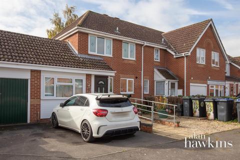 5 bedroom end of terrace house for sale, Sycamore Close, Lyneham SN15