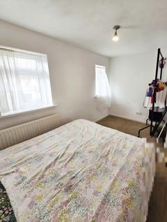 17 Nutmeg Close, London, E16 4PG