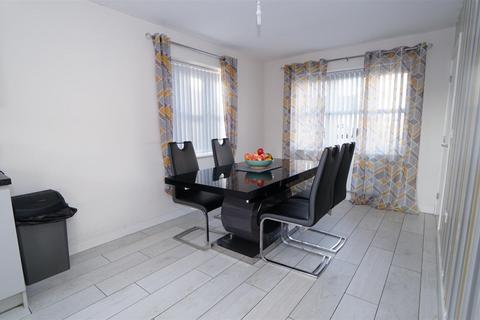 42 Brompton Drive, Bradford, BD10 0DQ