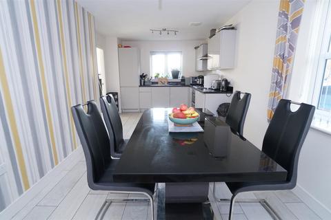 42 Brompton Drive, Bradford, BD10 0DQ