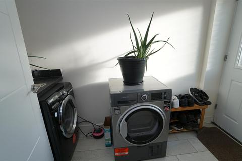 42 Brompton Drive, Bradford, BD10 0DQ