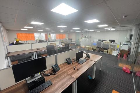 Office to rent, Maple Grove Business Centre, Lawerence Road, Hounslow, Greater London, TW4