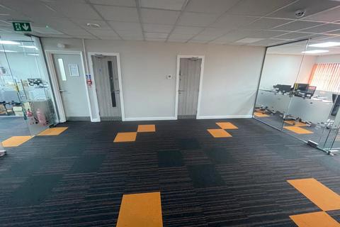 Office to rent, Maple Grove Business Centre, Lawerence Road, Hounslow, Greater London, TW4