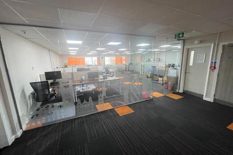 Office to rent, Maple Grove Business Centre, Lawerence Road, Hounslow, Greater London, TW4