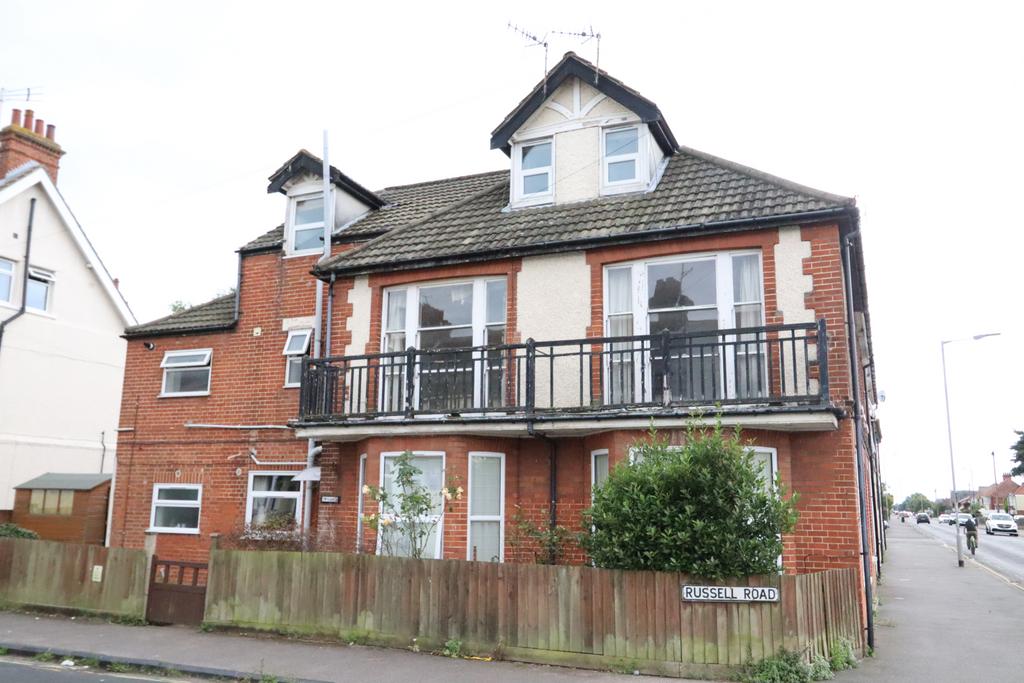 A 4 Bedroom Maisonette close to the sea front