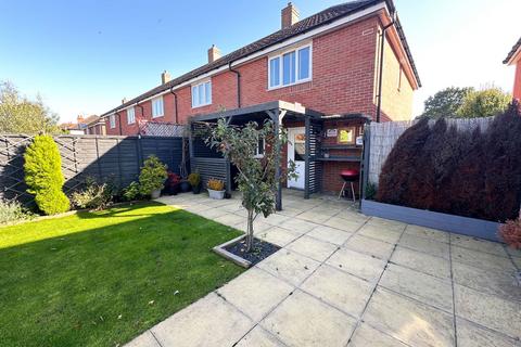 2 bedroom end of terrace house for sale, Bunny Court, Wythall, B47 6AY