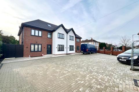 8 bedroom semi-detached house to rent, Langley Road, Slough SL3