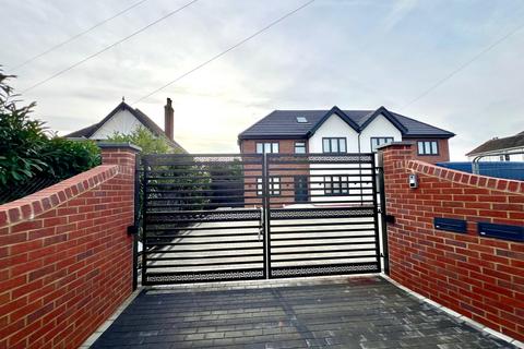 8 bedroom semi-detached house to rent, Langley Road, Slough SL3