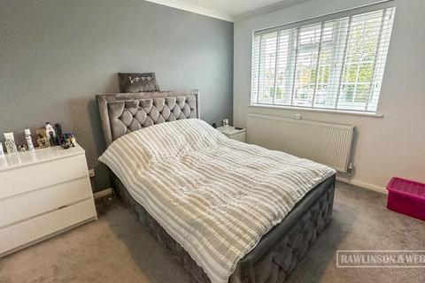 4 The Dene, West Molesey, KT8 2HL