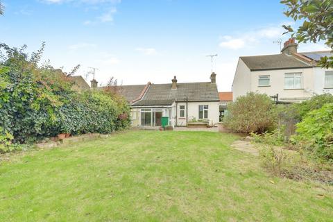 3 bedroom semi-detached bungalow for sale, Central Avenue, Southend-on-sea, SS2