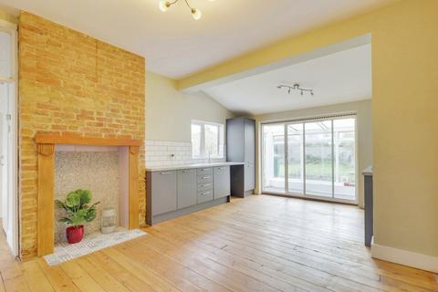 3 bedroom semi-detached bungalow for sale, Central Avenue, Southend-on-sea, SS2