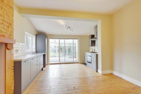 3 bedroom semi-detached bungalow for sale, Central Avenue, Southend-on-sea, SS2