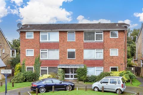 Flat 7, 68 Mulgrave Road, Belmont, Sutton, SM2 6LX