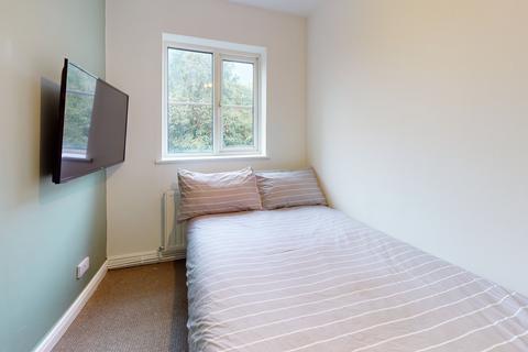 2 bedroom flat to rent, Egerton Road, Manchester M14