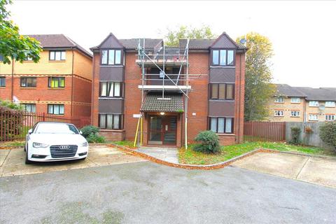 1 bedroom flat for sale, Godolphin Close, London, N13