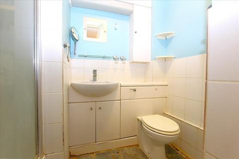 1 bedroom flat for sale, Godolphin Close, London, N13