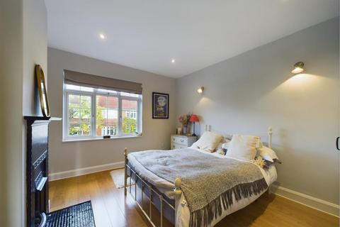 2 bedroom apartment to rent, Godley Road, London