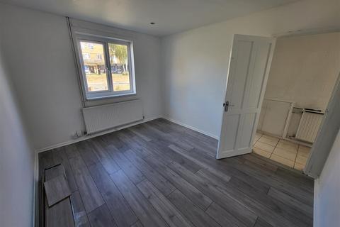 undefined, Queens Drive, Bedford