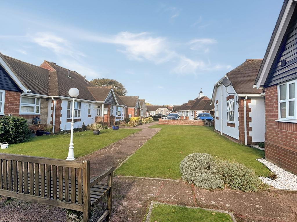 Communal Garden &amp; Parking