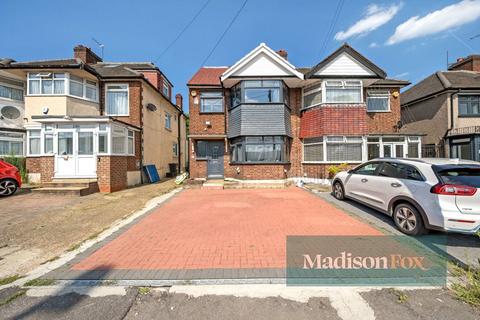 4 bedroom end of terrace house for sale, Southend Road, Greater London IG8