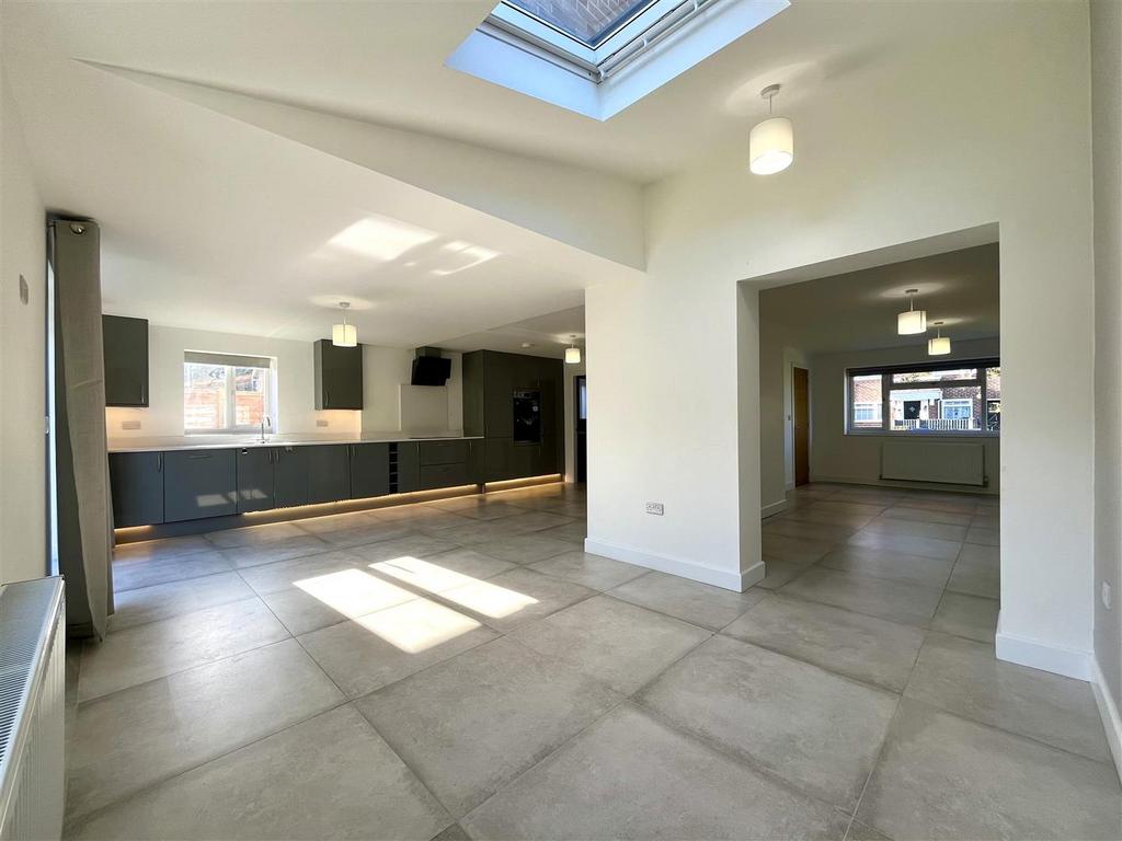 Kitchen / Dining Area